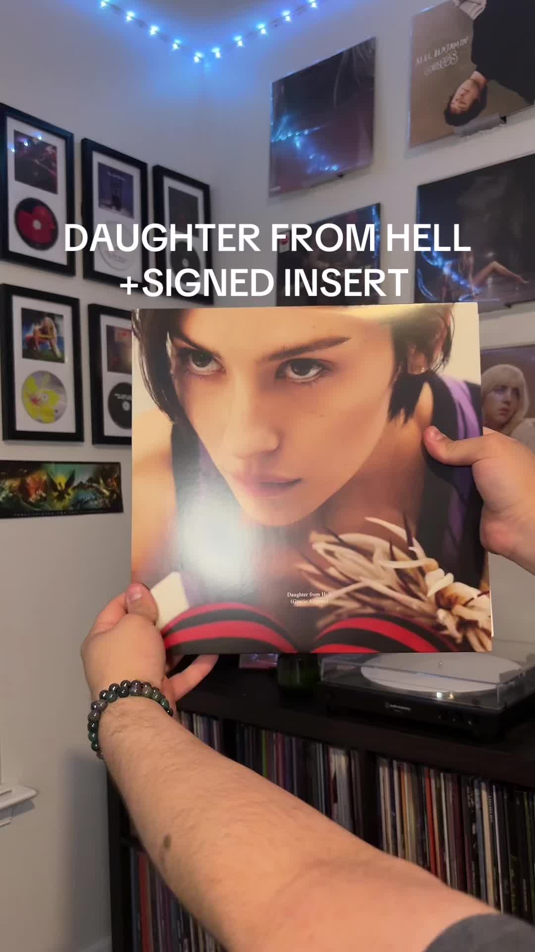 @Jjvinyls