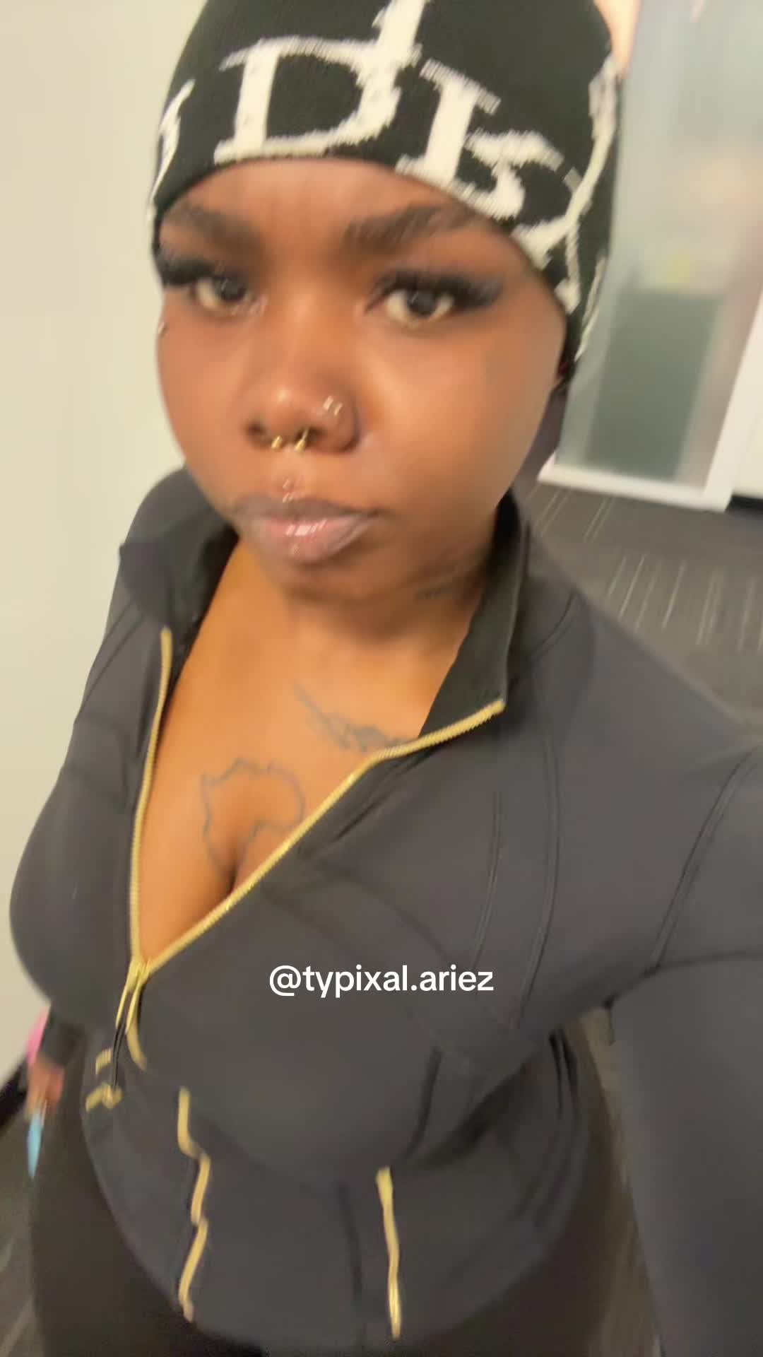 @𝔅𝔢𝔱𝔱𝔶💋