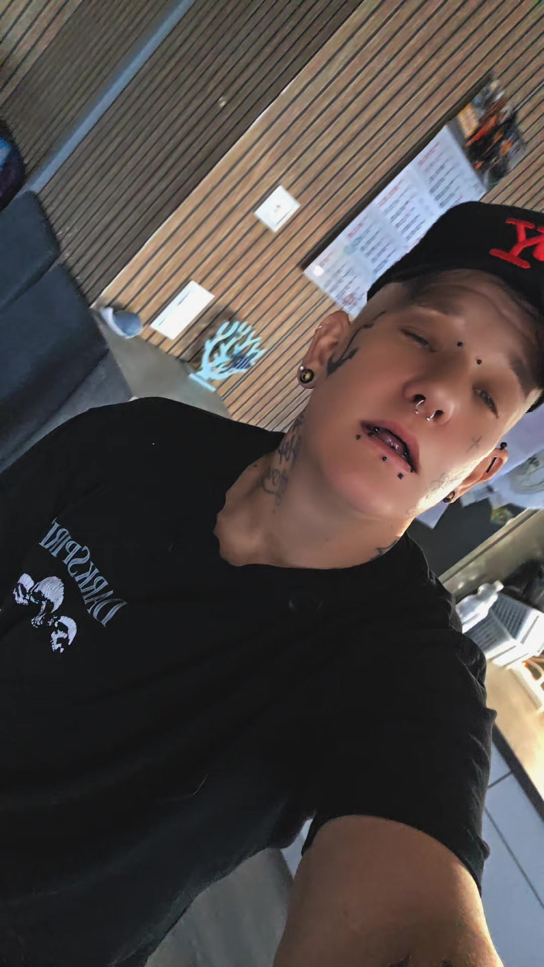 @&beta;̷ℓ̷&upsilon;̷&Xi;̷&sect;̷&kappa;̷&yen;̷_̷1̷9̷7̷9̷🏳️&zwj;⚧️