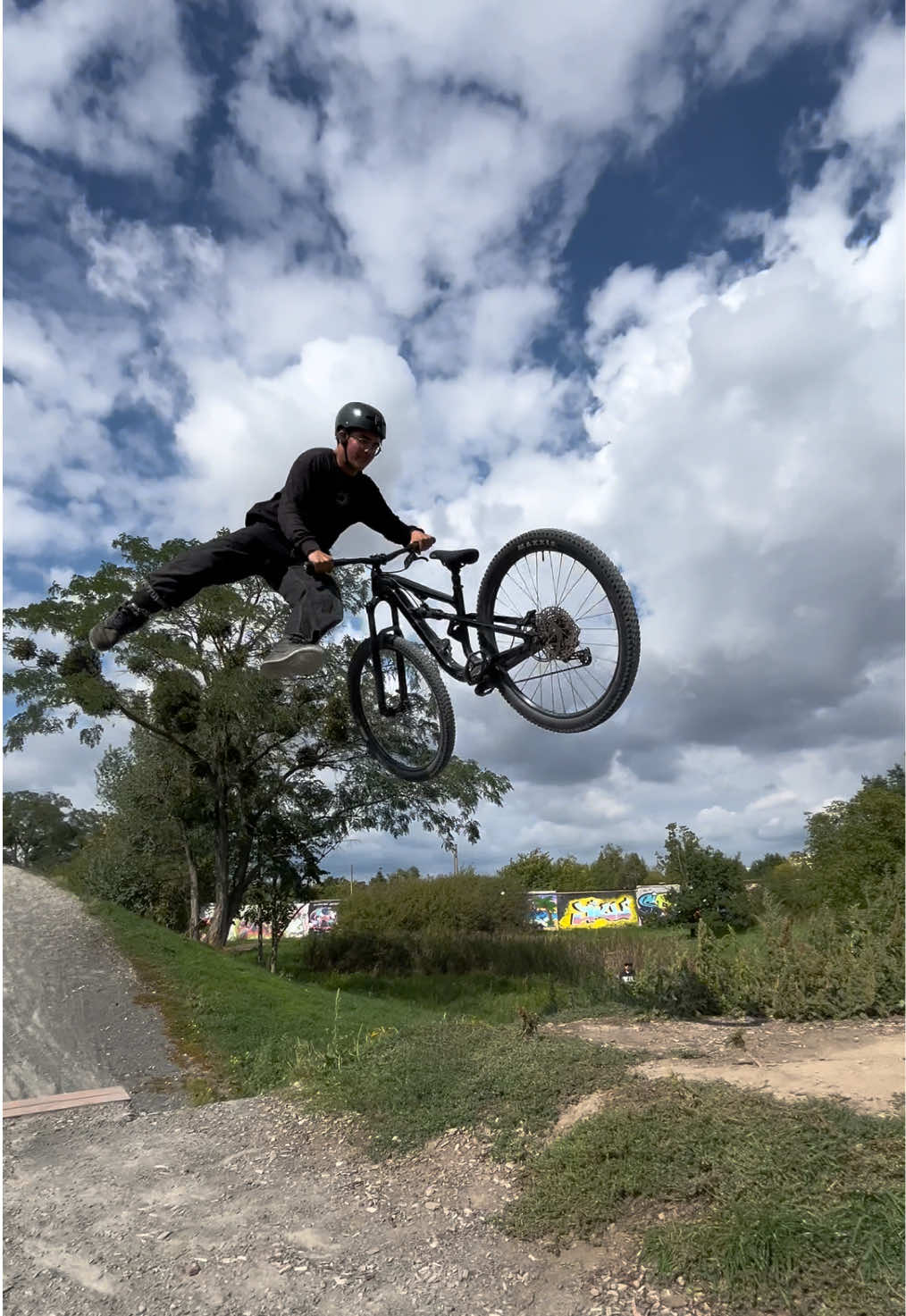 @Johnnyschmidt_mtb