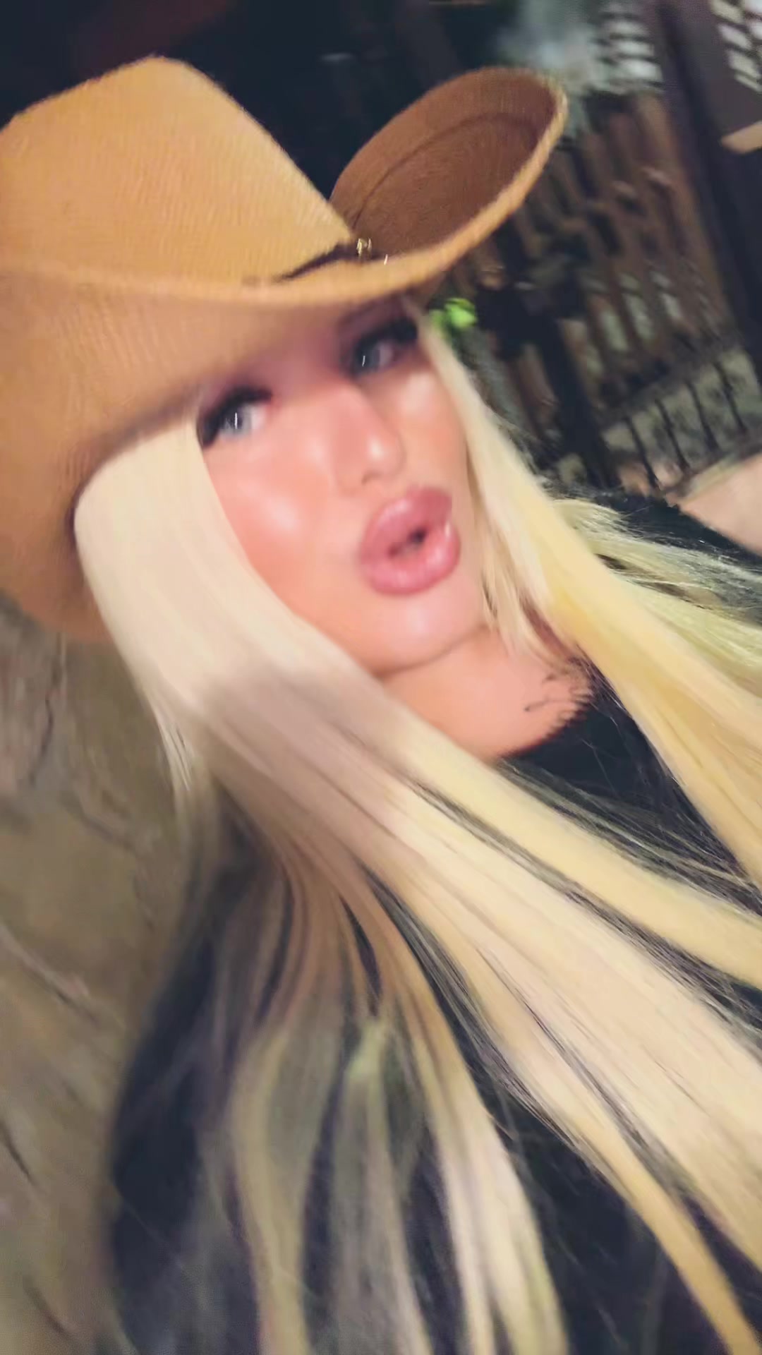 @𝐑🍒