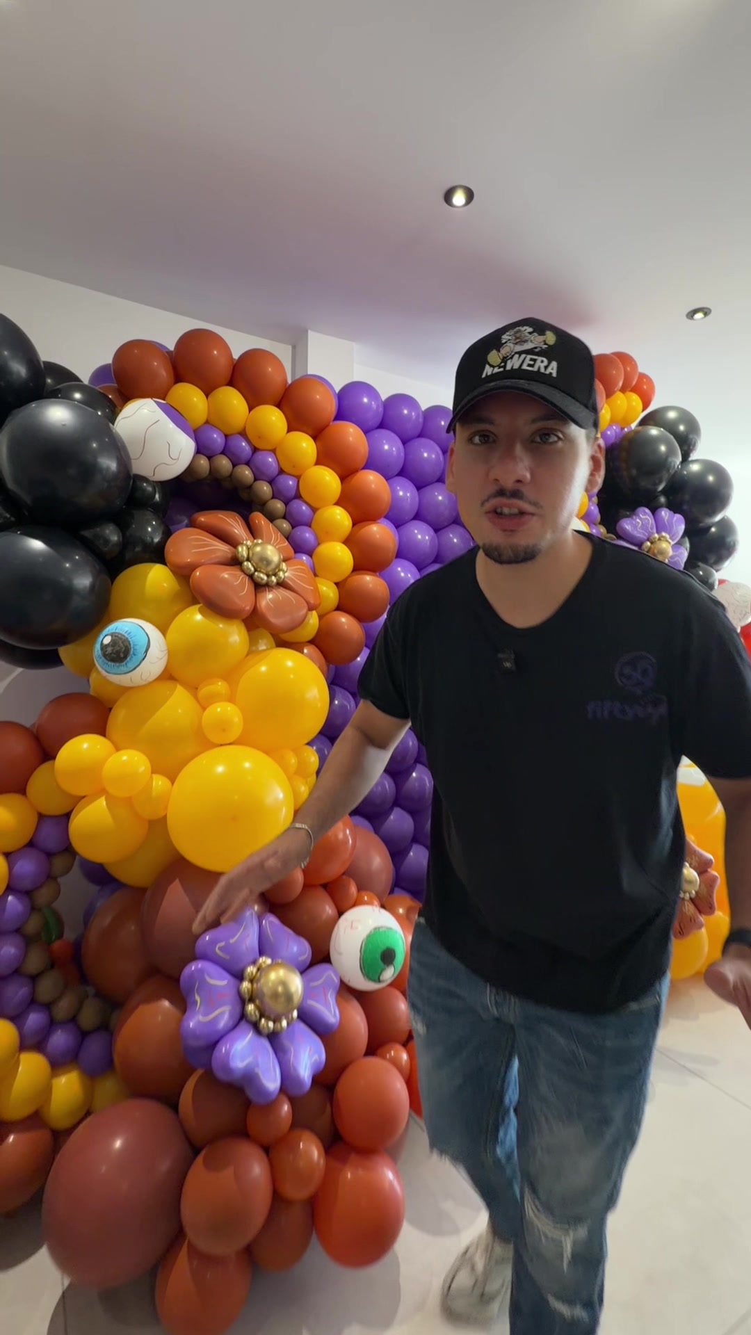 @Nello_Balloon Artist