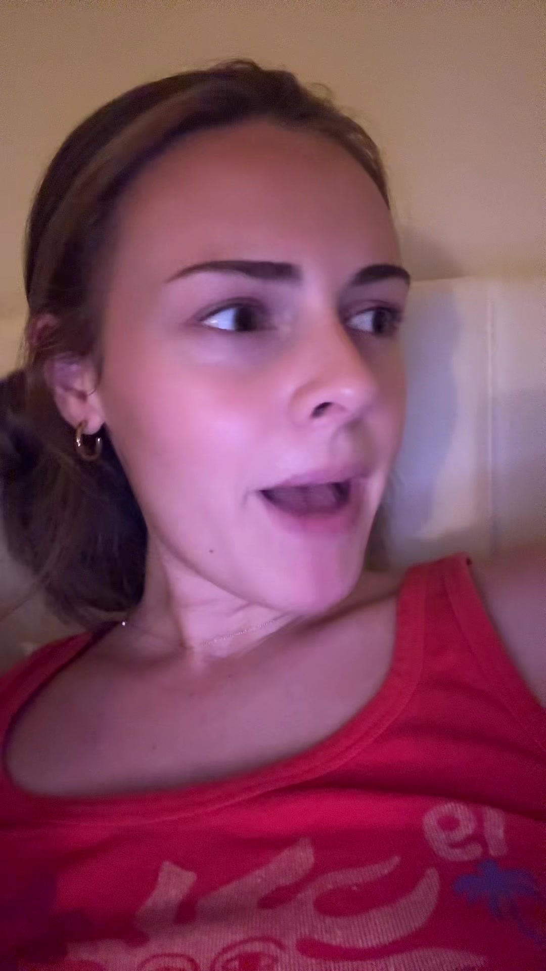 @🧍🏼&zwj;♀️