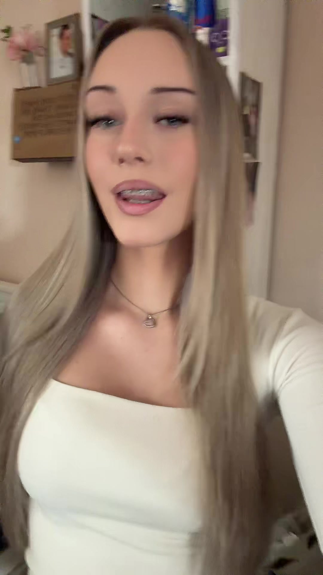 @𝐄