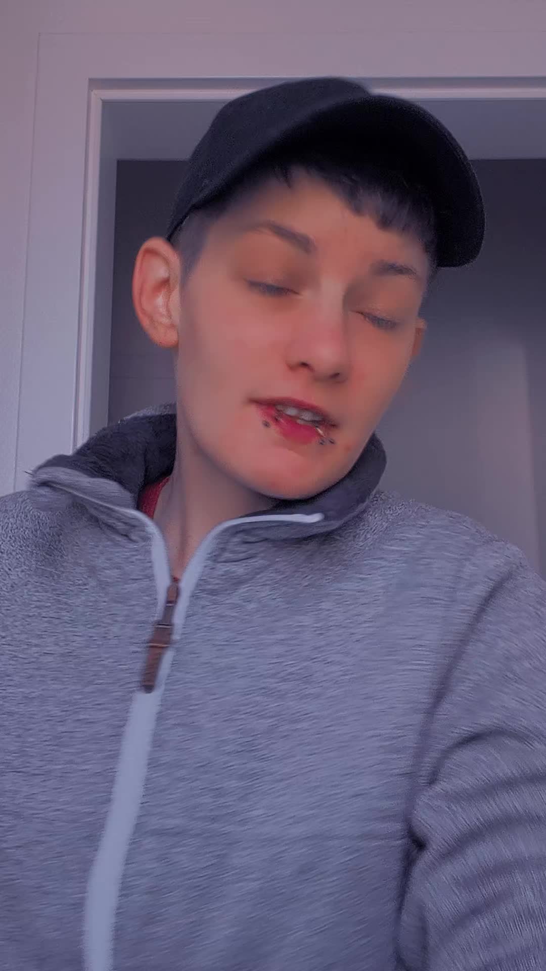 @™