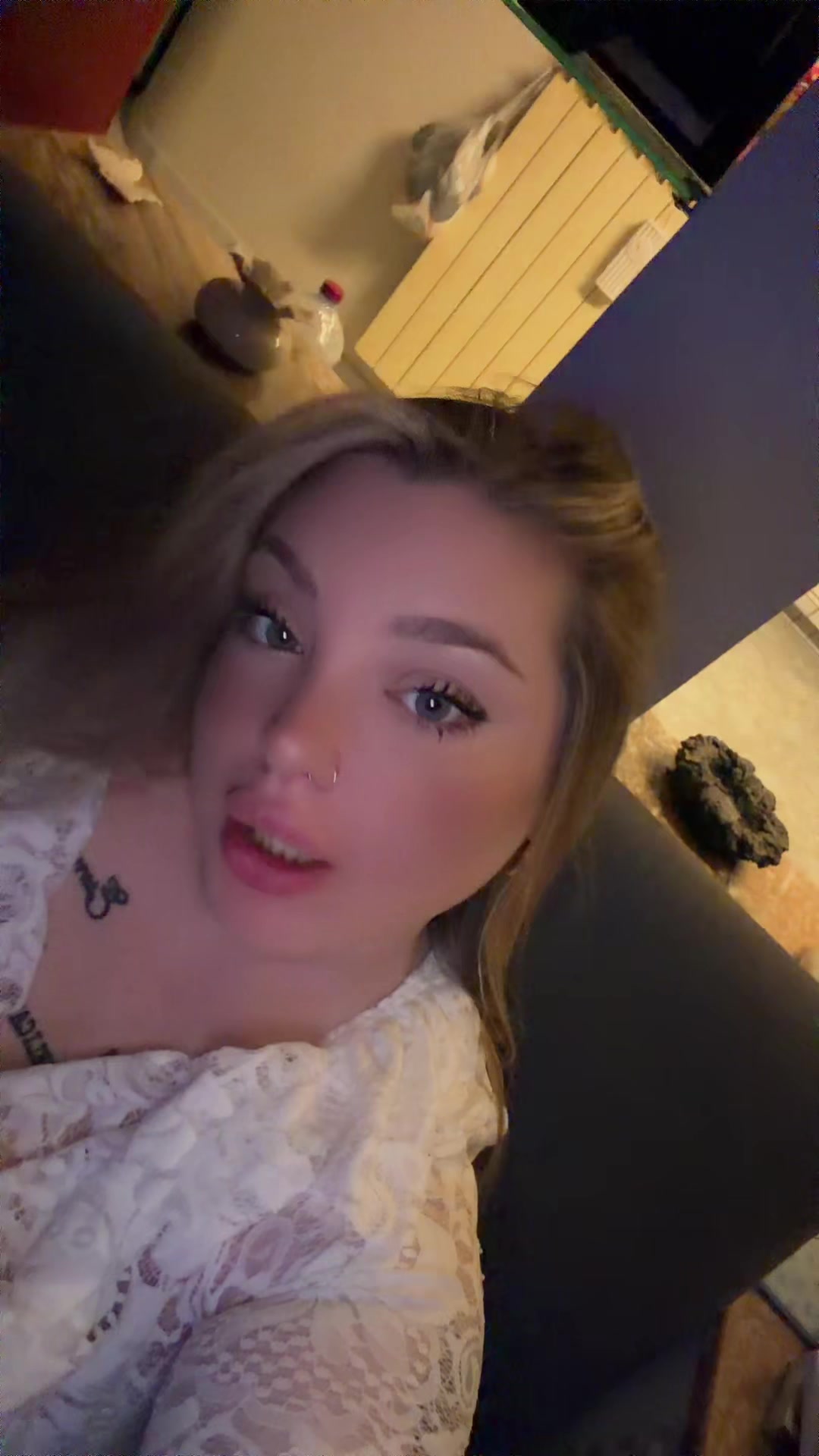@Ross33lla__