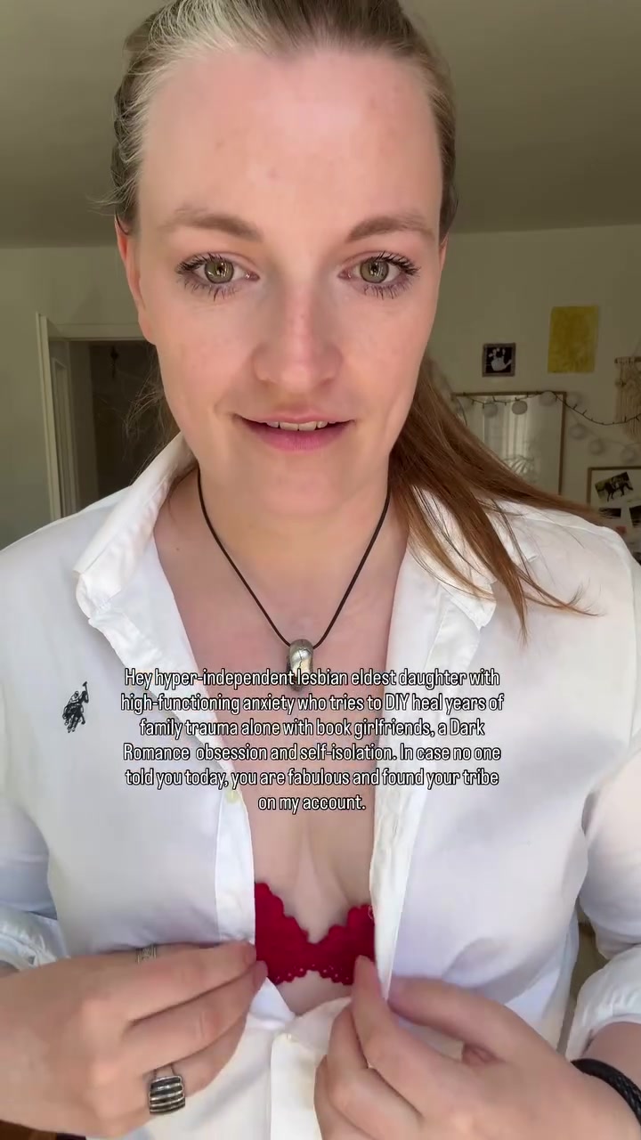 @C. M. Raven | Sapphic Author