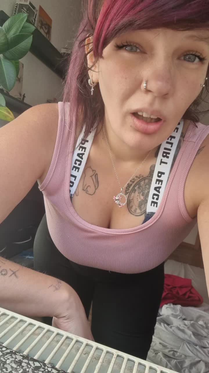 @🎀Verr&uuml;cktesWeib🎀
