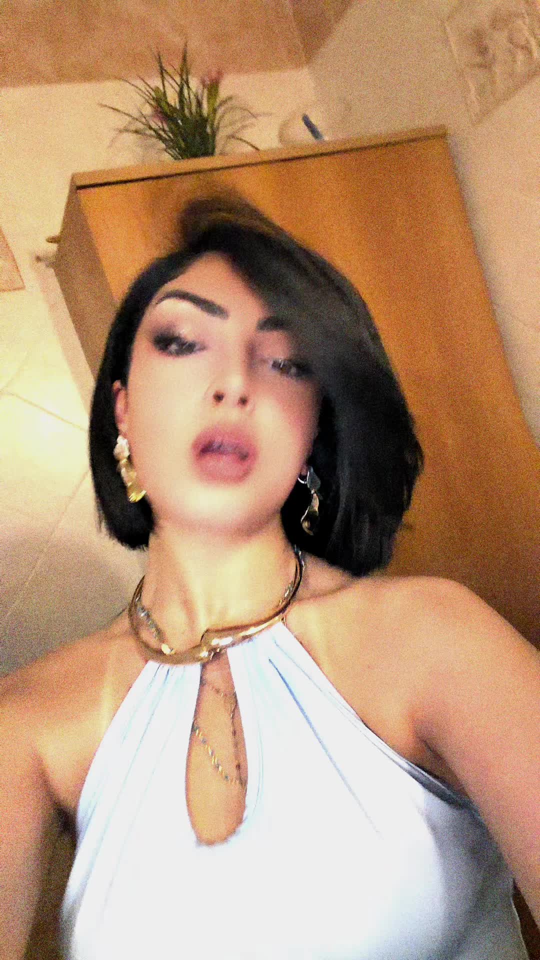 @Ilaria_