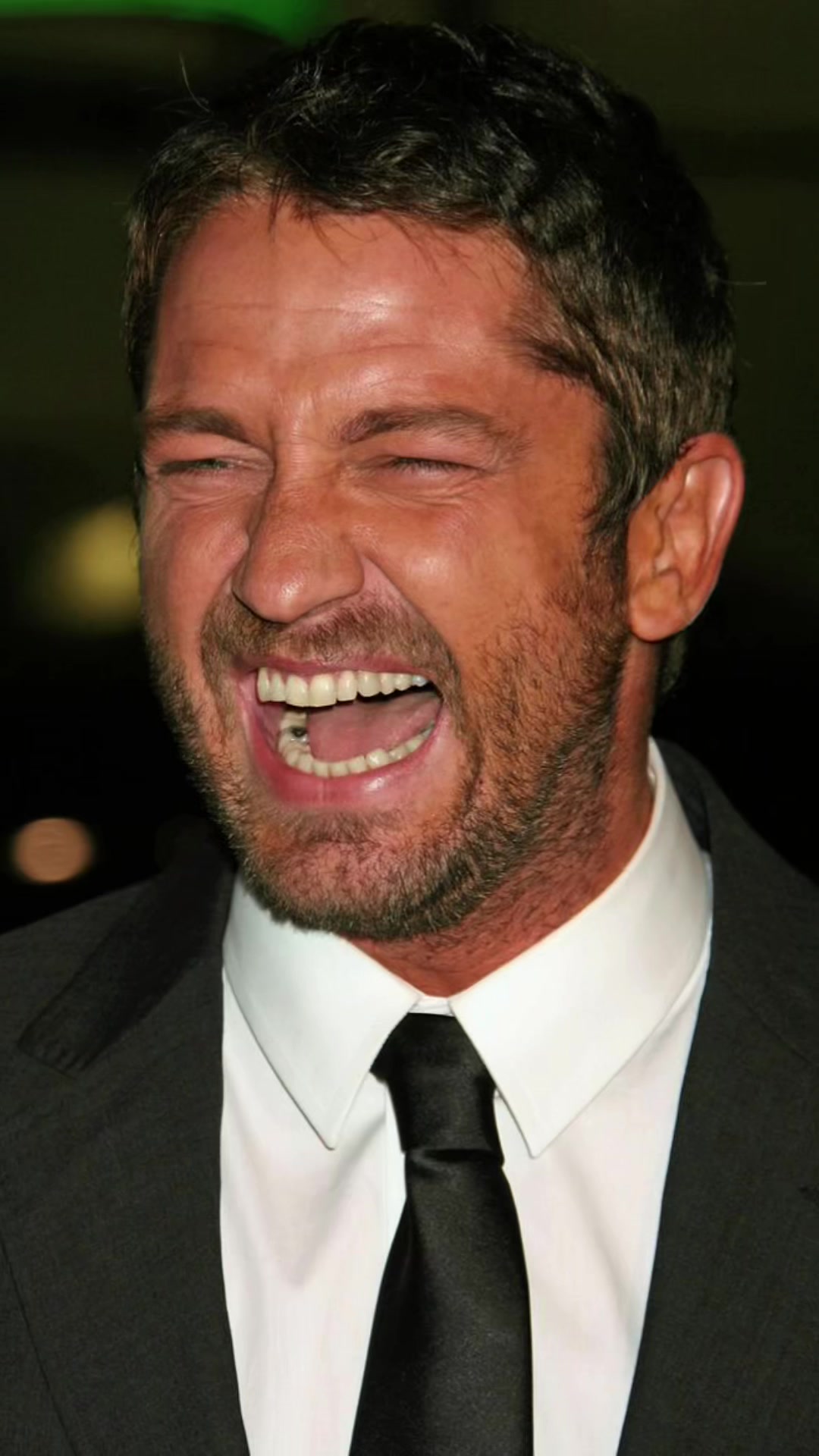 @Real Gerard Butler