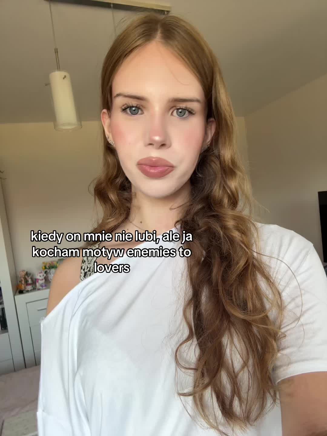 @veronica || booktok