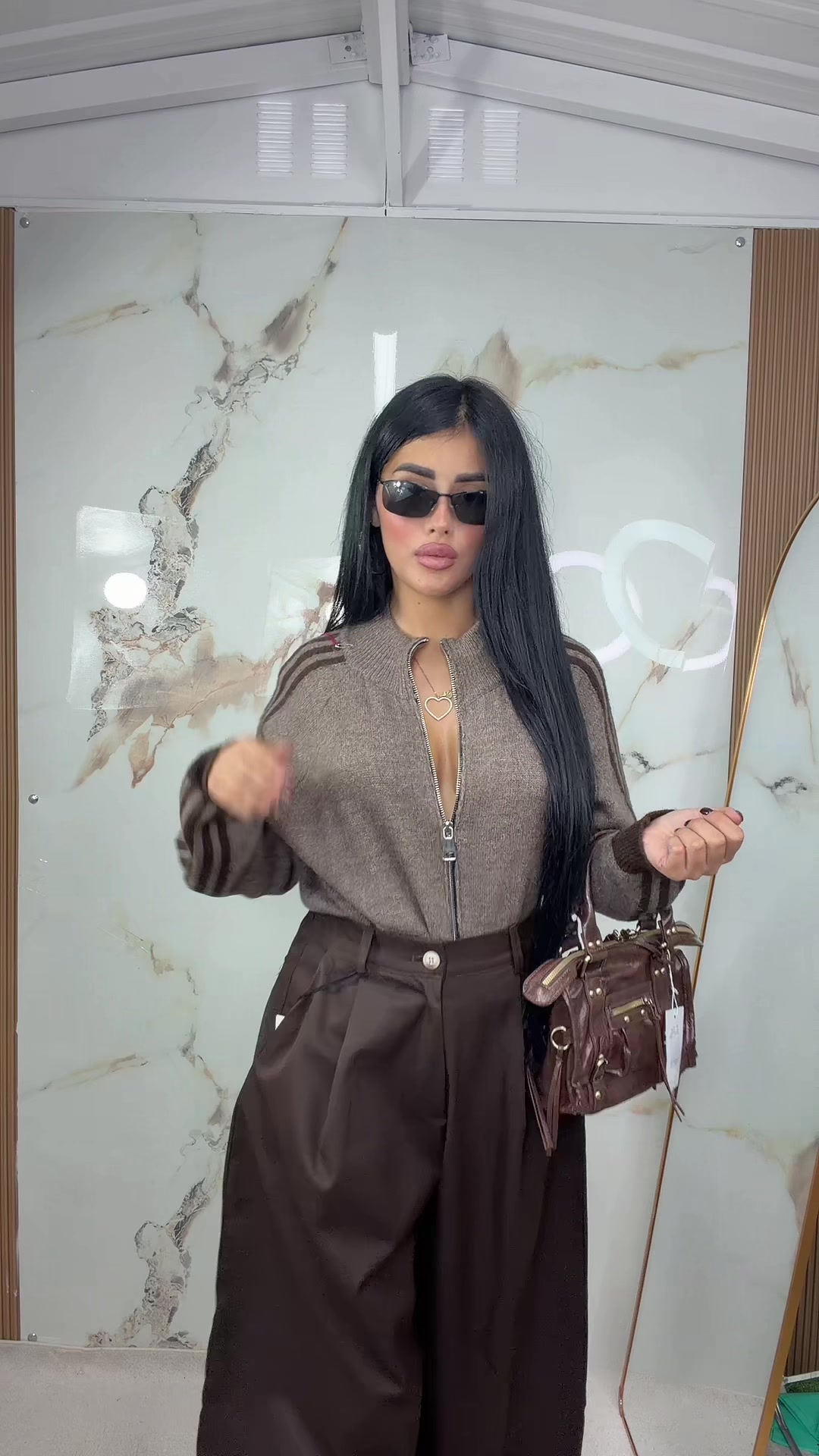 @Iconic look
