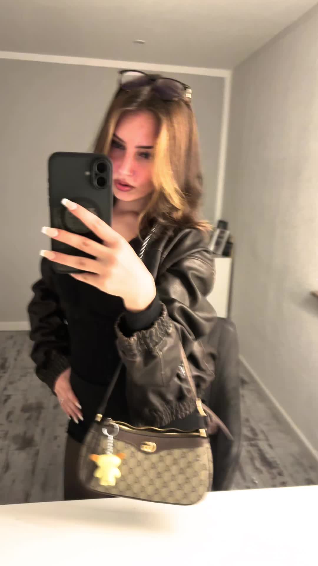 @𝐇𝐀𝐍𝐍𝐀𝐇𝐋𝐔𝐈𝐒𝐈𝐄𝐍𝐍𝐄