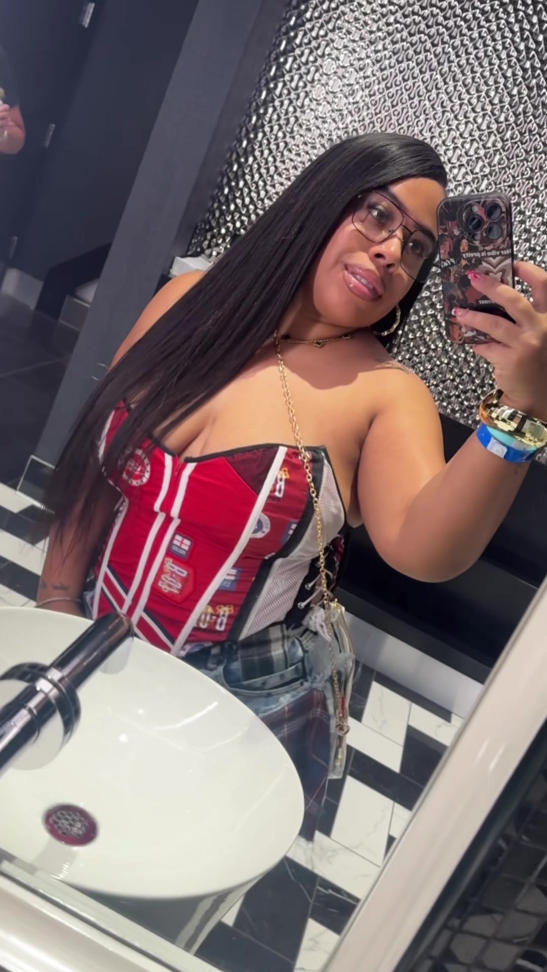@LatonyaStylez