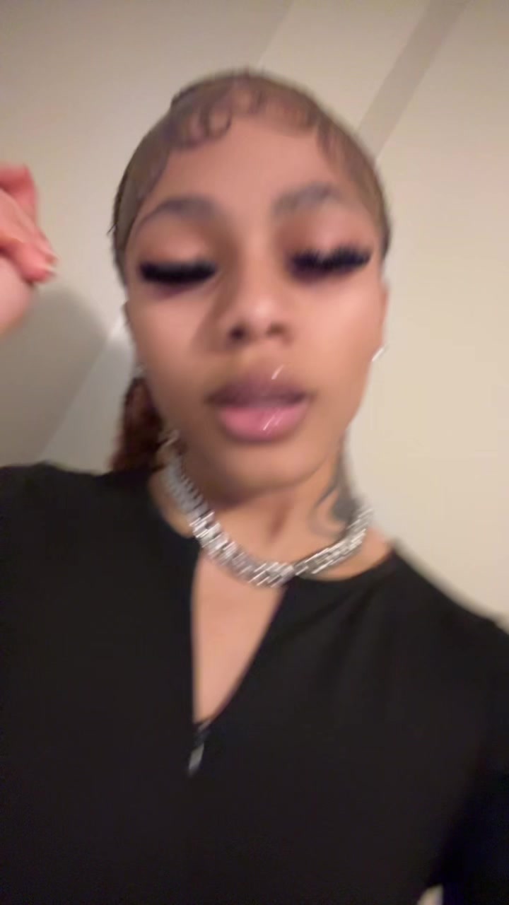 @~