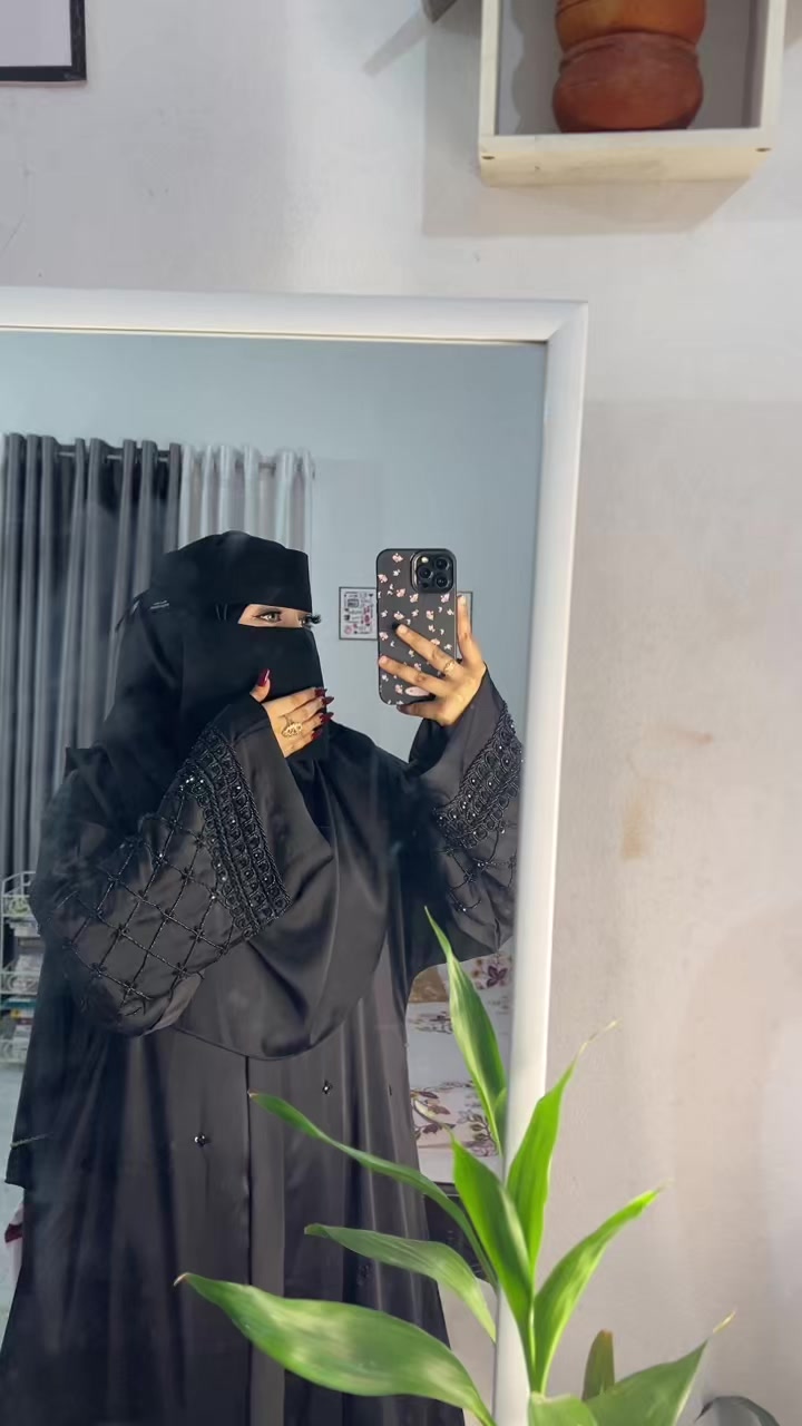 @𝓝𝓲𝓳𝓱𝓾 𝓜🦋