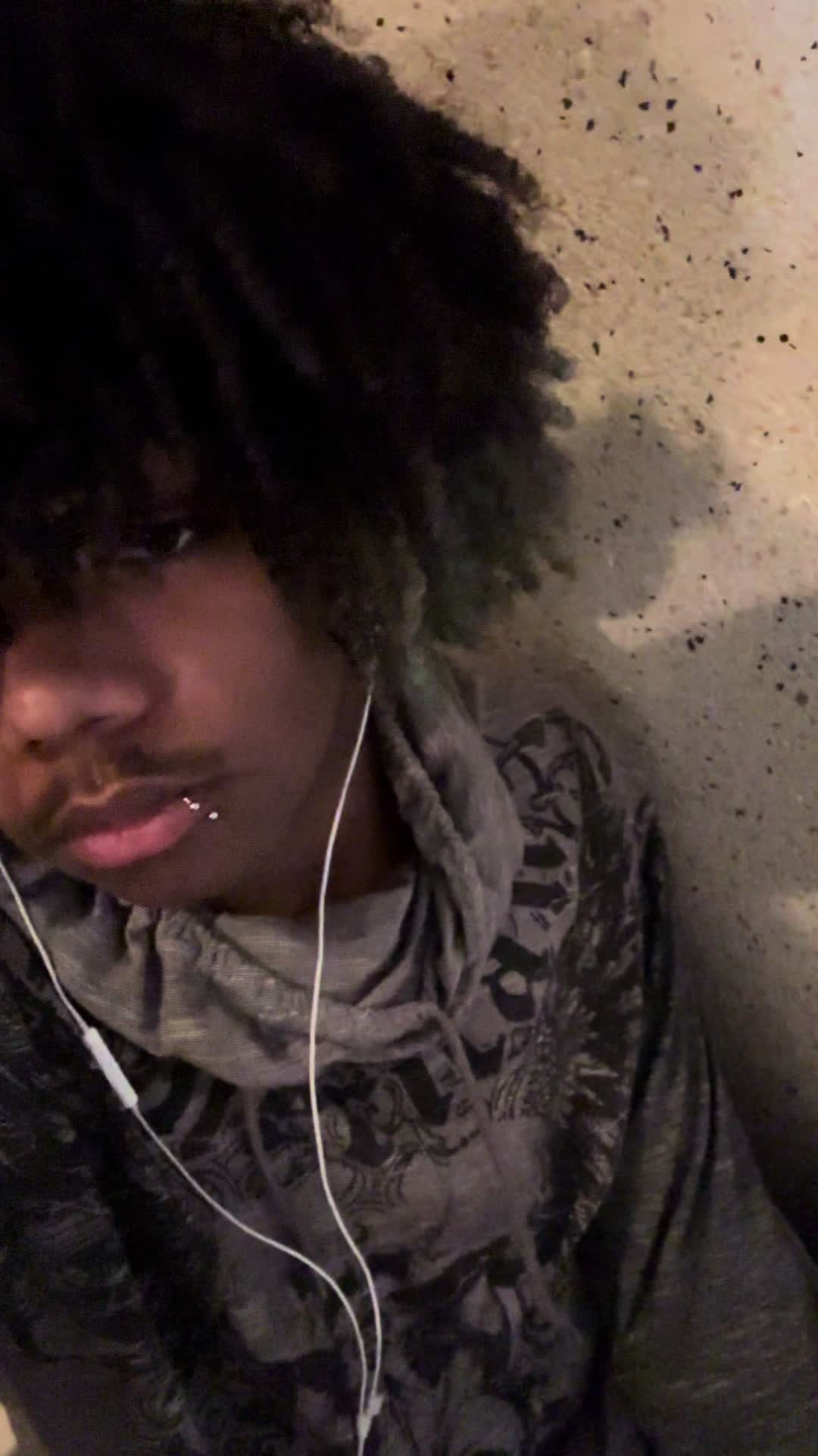 @🎧