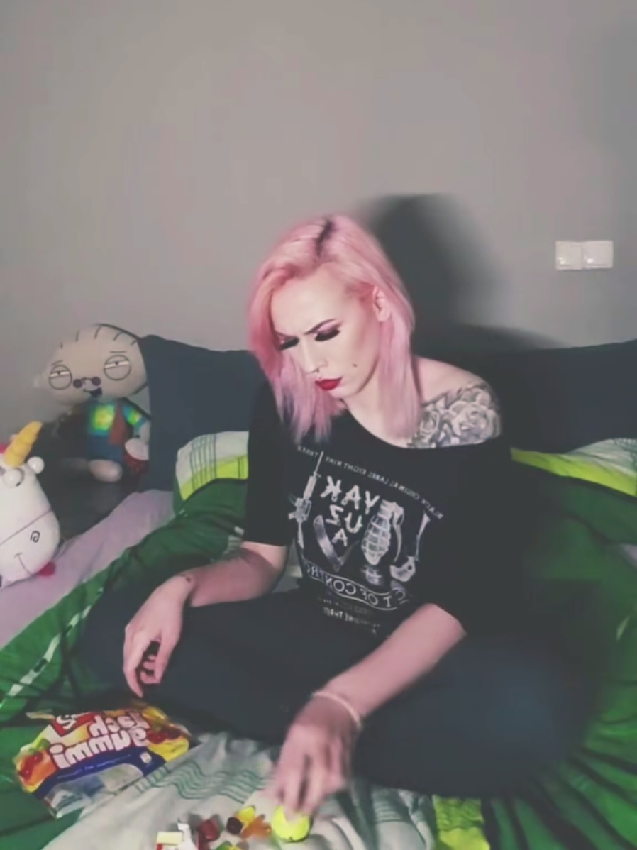 @mewmewmew 😈🩷
