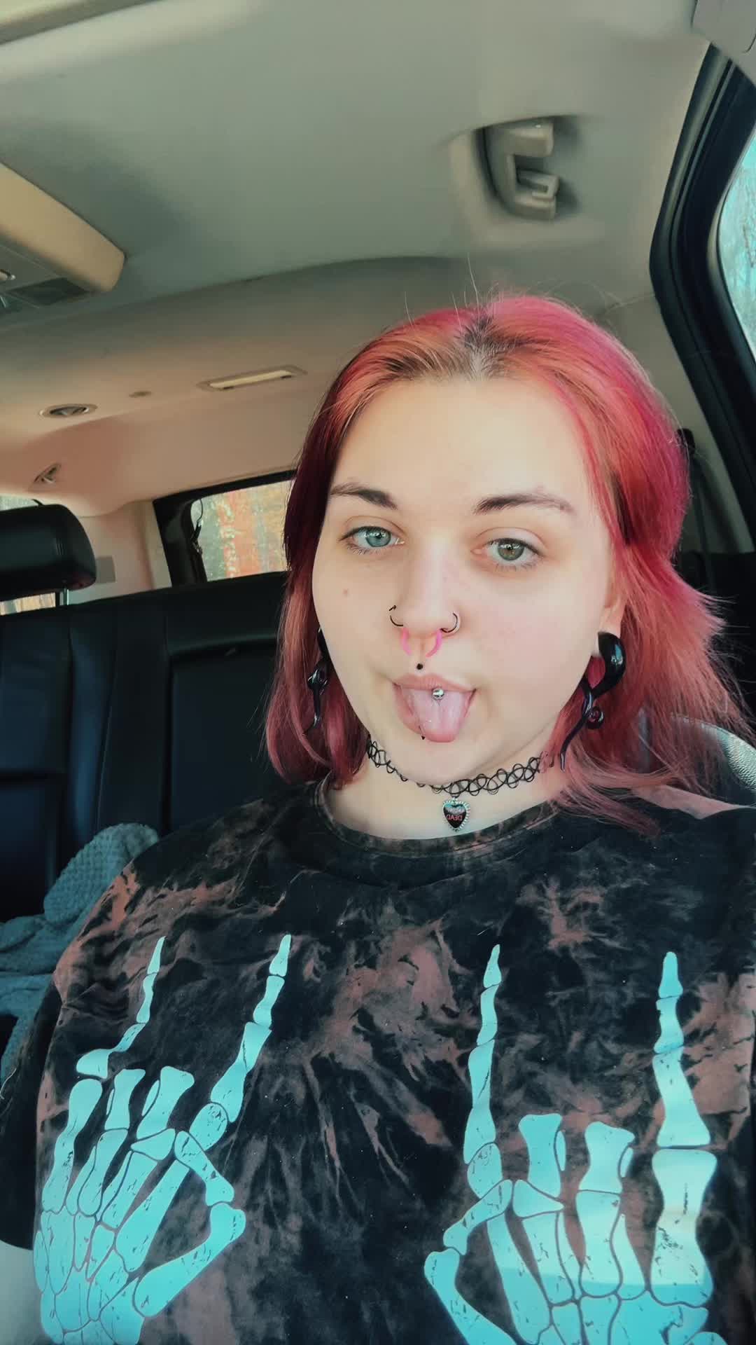 @hauntinglyradgirl