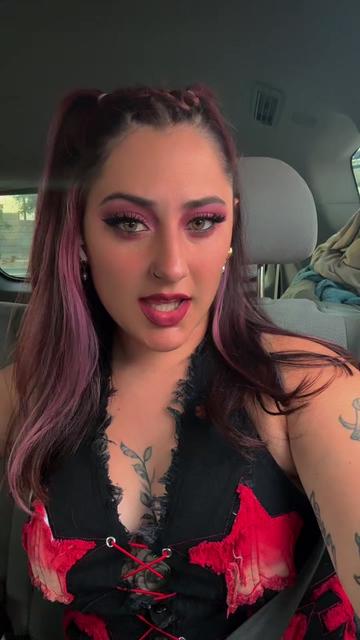 @Kelly 💖 Streamer + Gamer 🎮✨