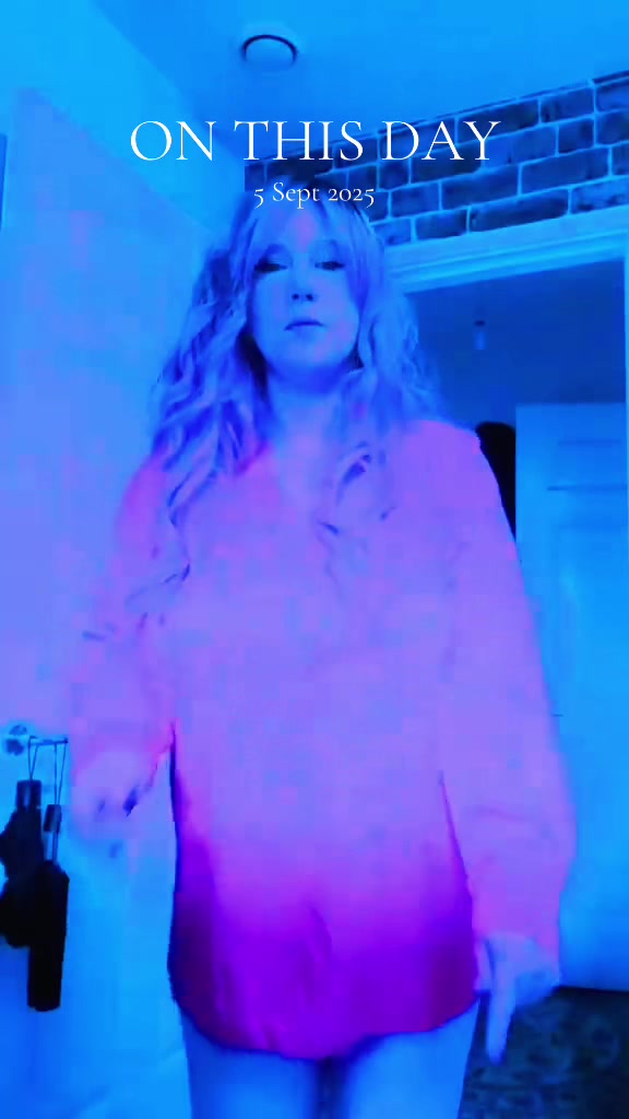 @Sarah~Louise ๐งโ๏ธ