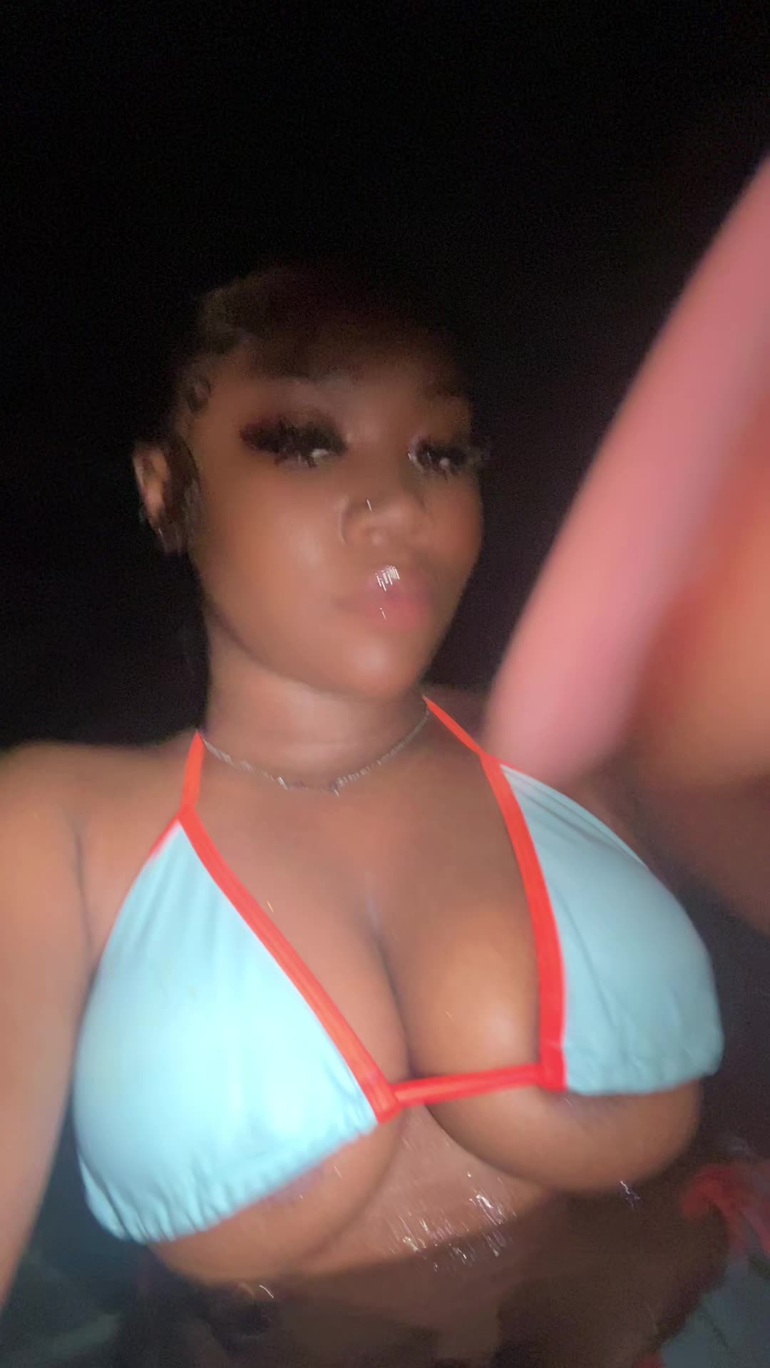 @C💋.