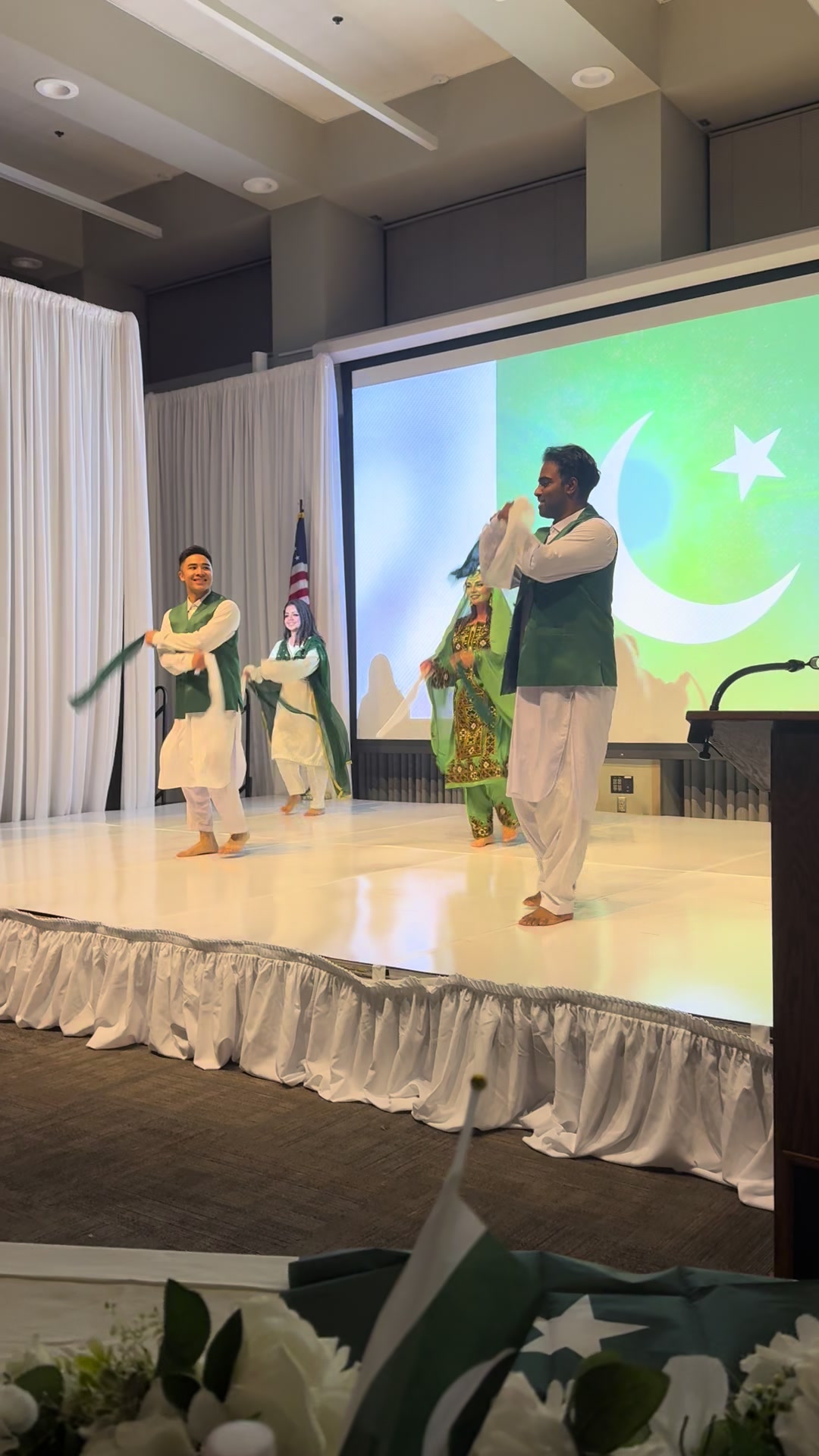 @JaNie 🇵🇰🇺🇸
