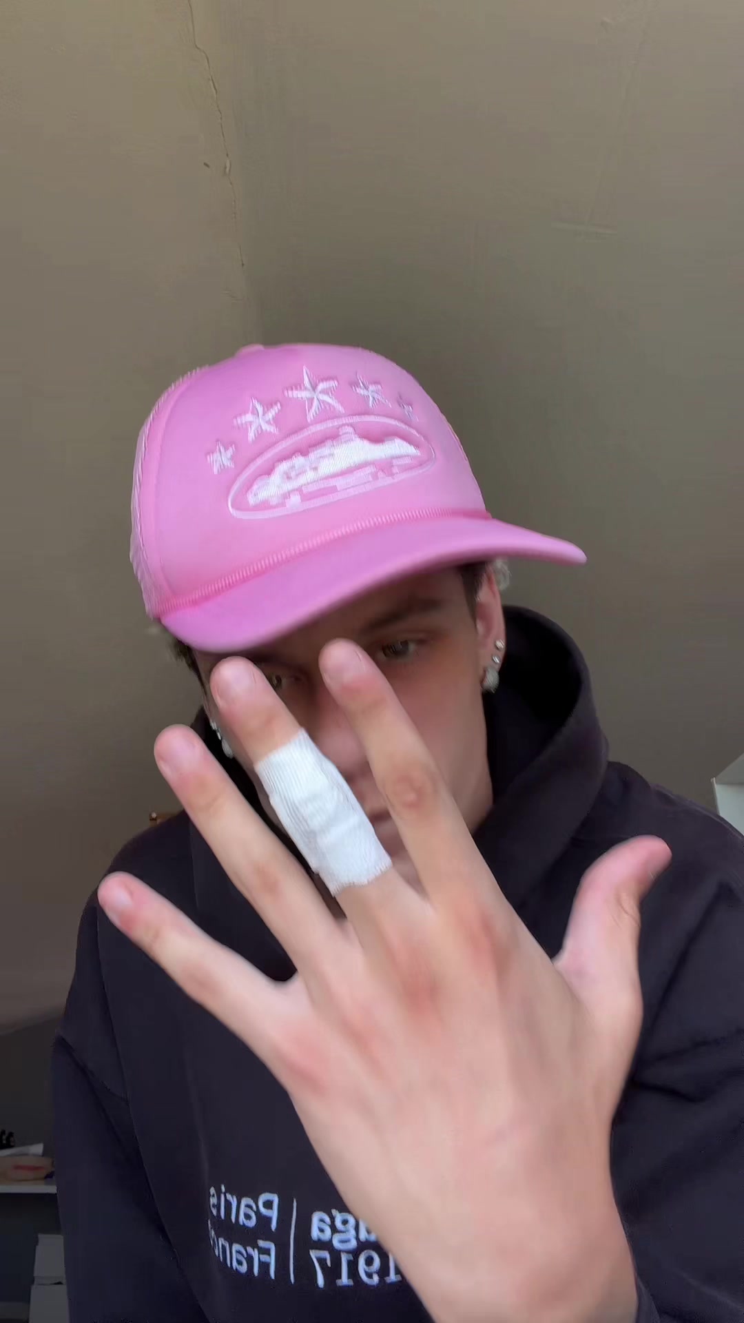 @7
