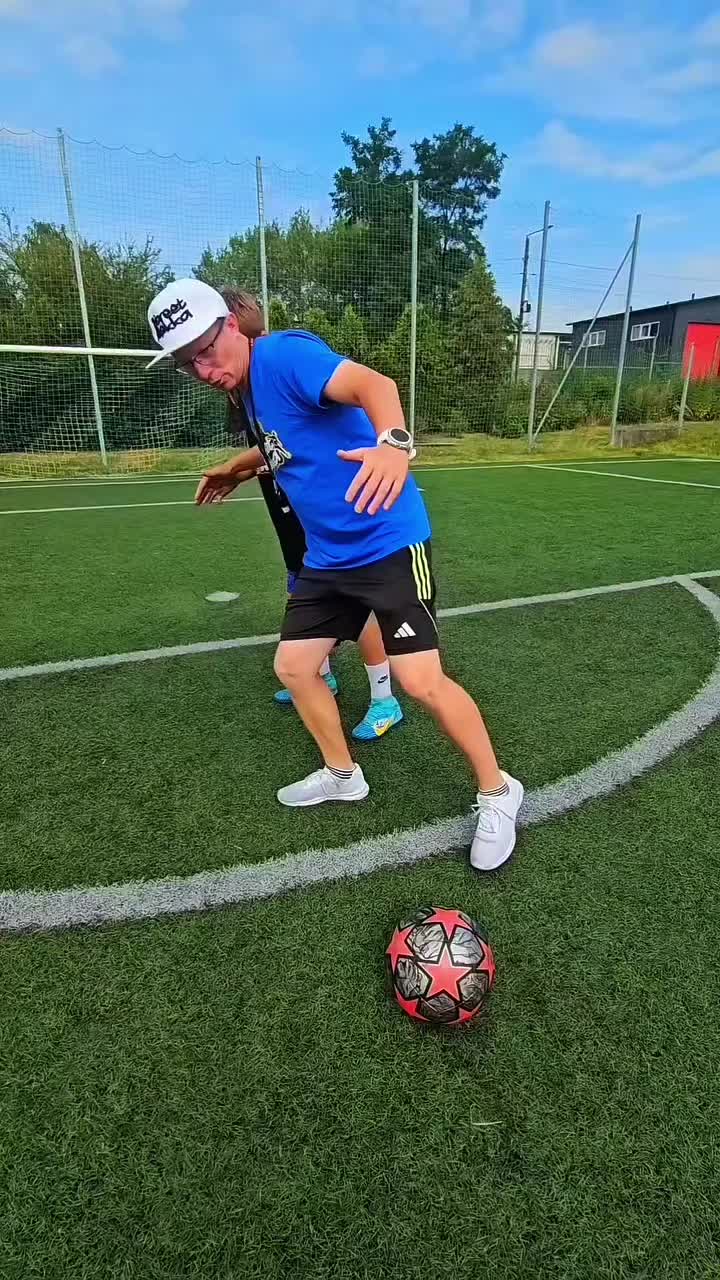 @Trener Dryblingu Piłkarskiego