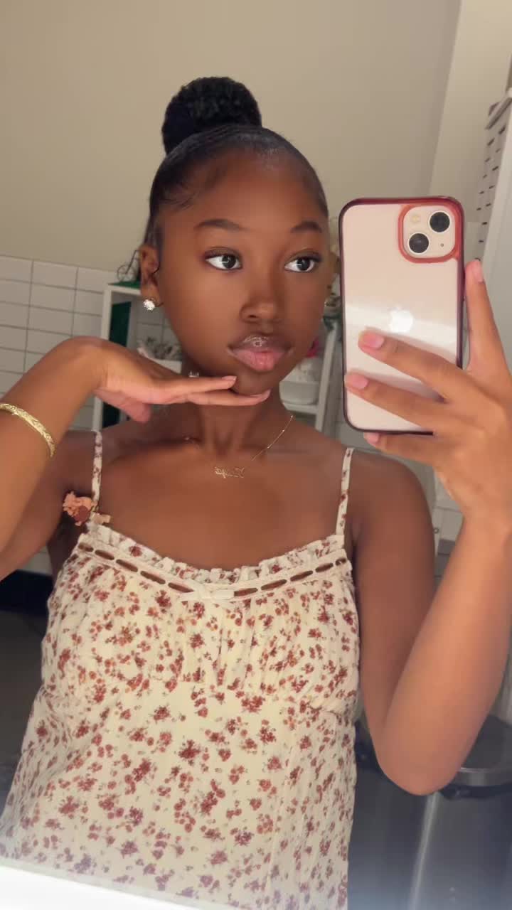 @aniyaedrienna
