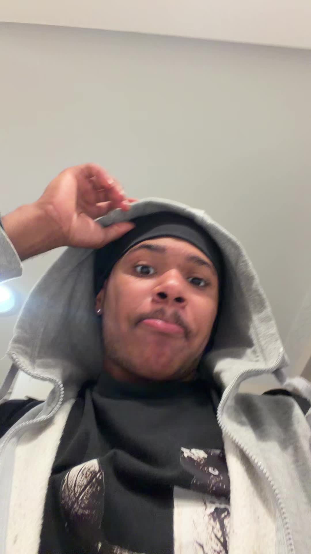 @WhoCountro