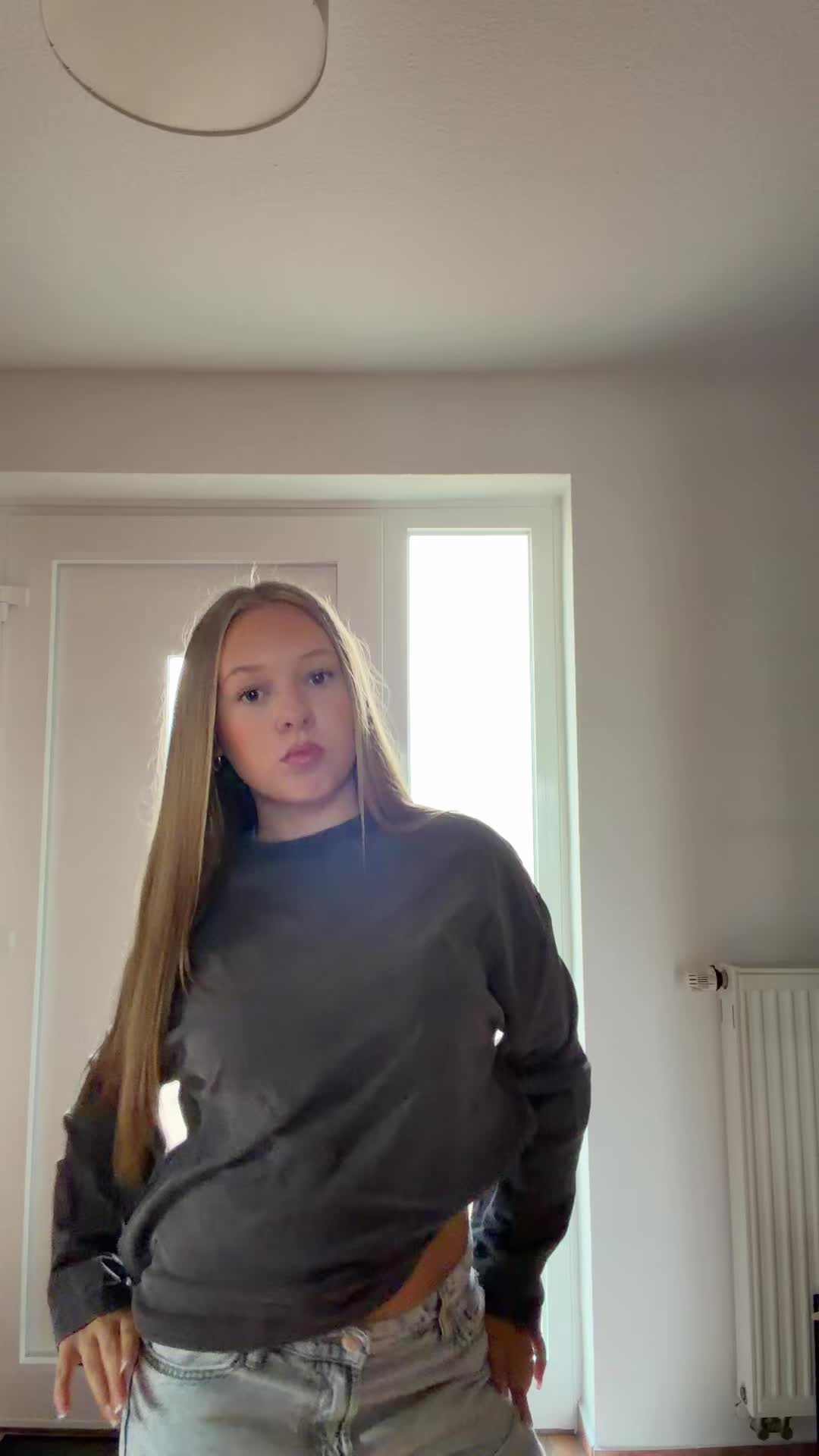 @𝐞𝐦𝐢𝐥𝐲𝐞𝐱𝐜𝐡𝐚𝐧𝐠𝐞𝟐𝟕