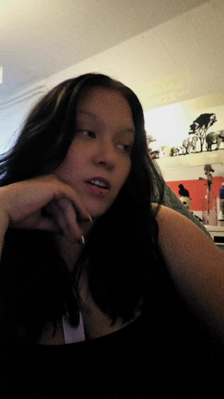 @💥Creepy🦋《Nicht die deine》💯
