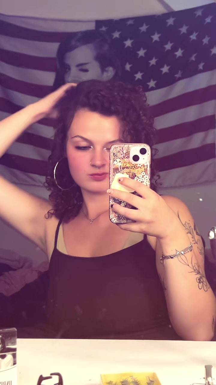 @v i v i ⚢