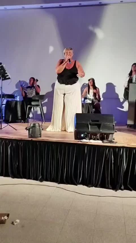 @MÚSICA Y HUMOR 🎶🤣