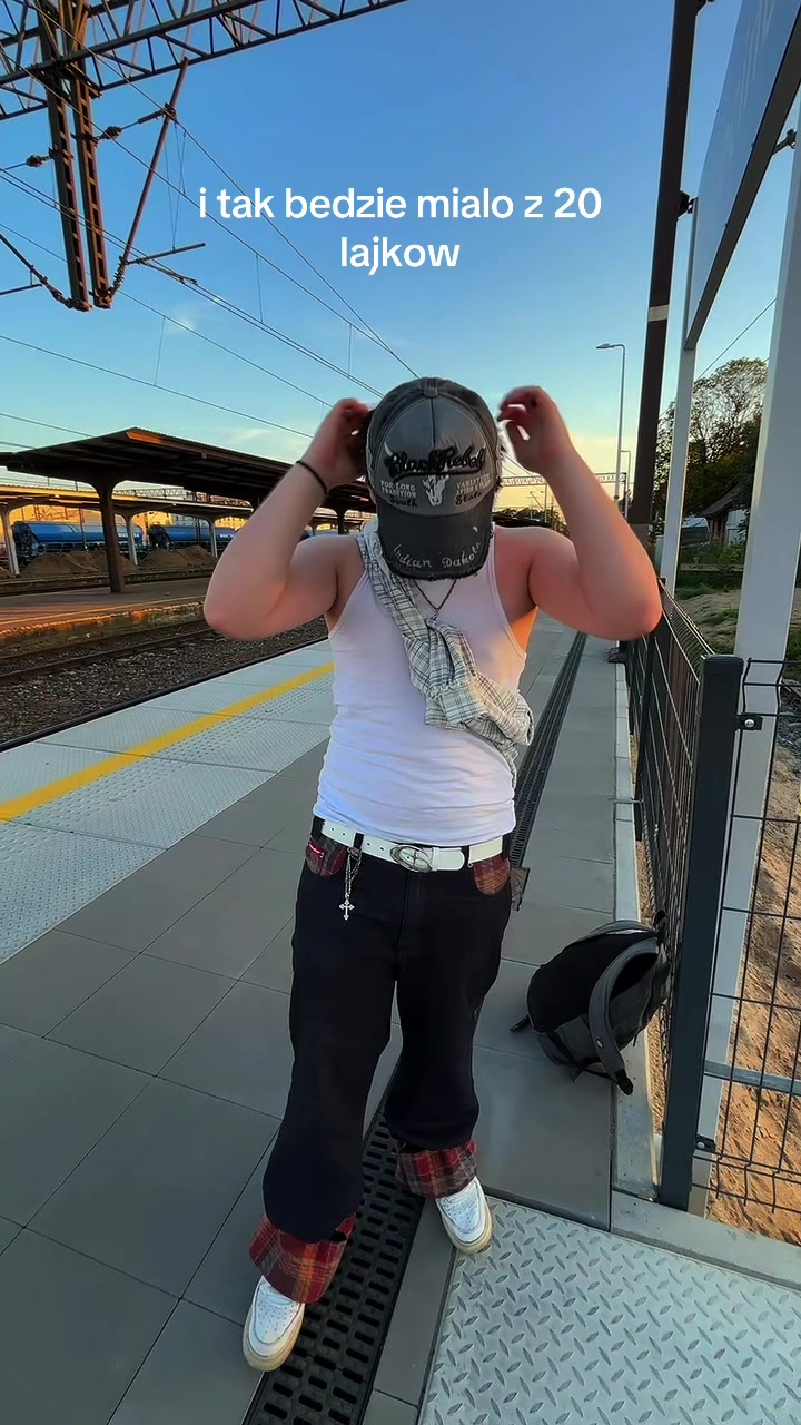 @redrosetroy