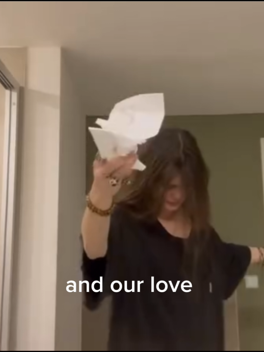 @SOFIA ISELLA FAN PAGE