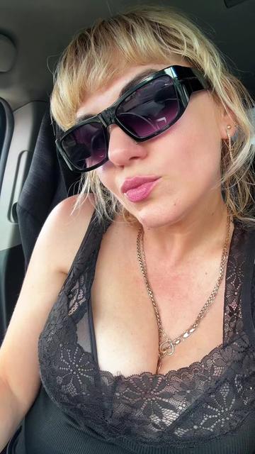 @Мона