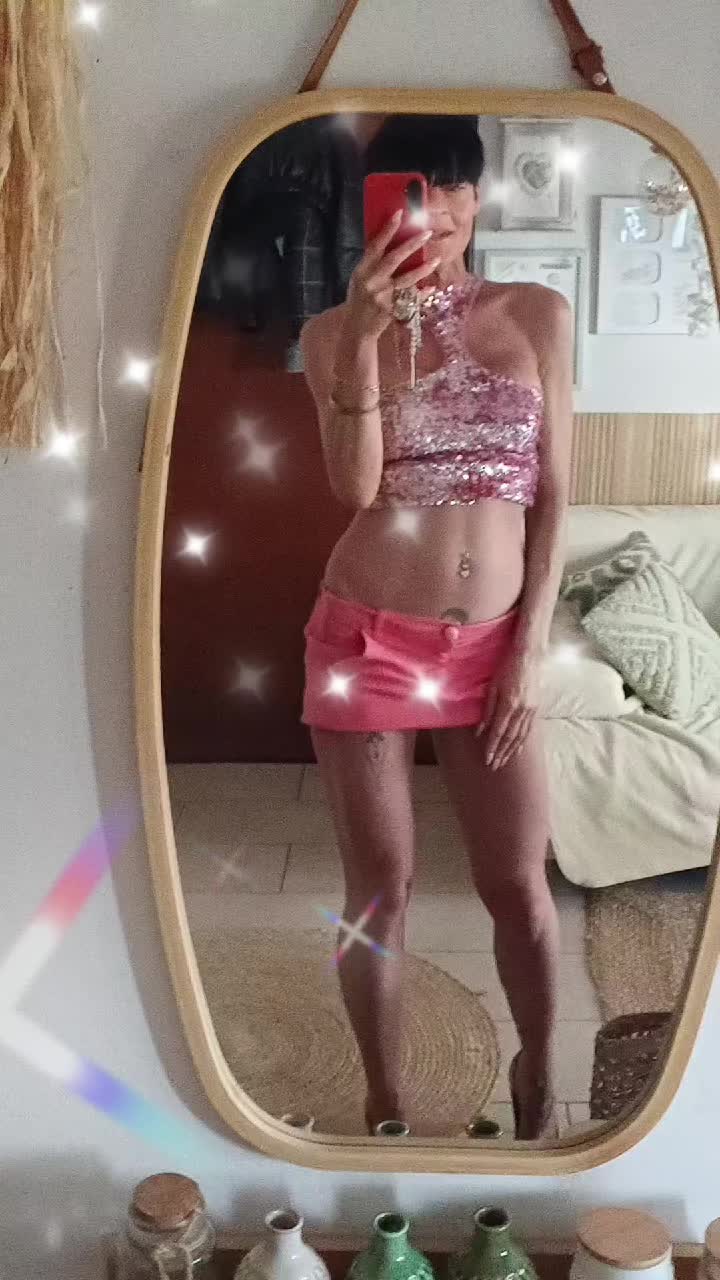 @Lara Fierro pink
