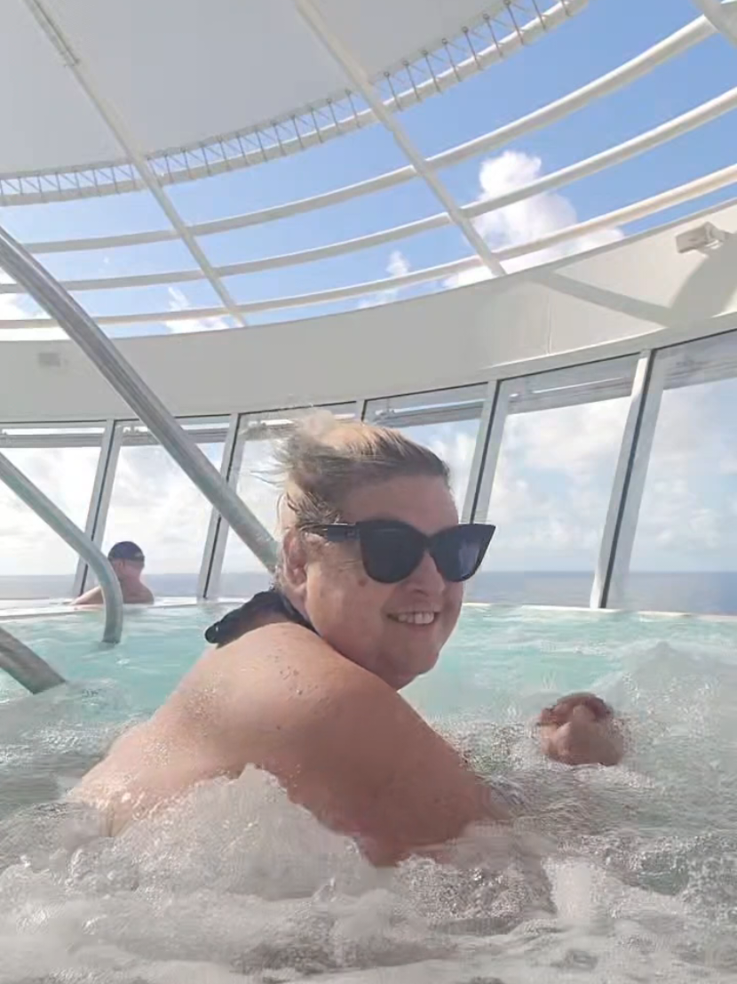 @Vikki • Plus-size Travel