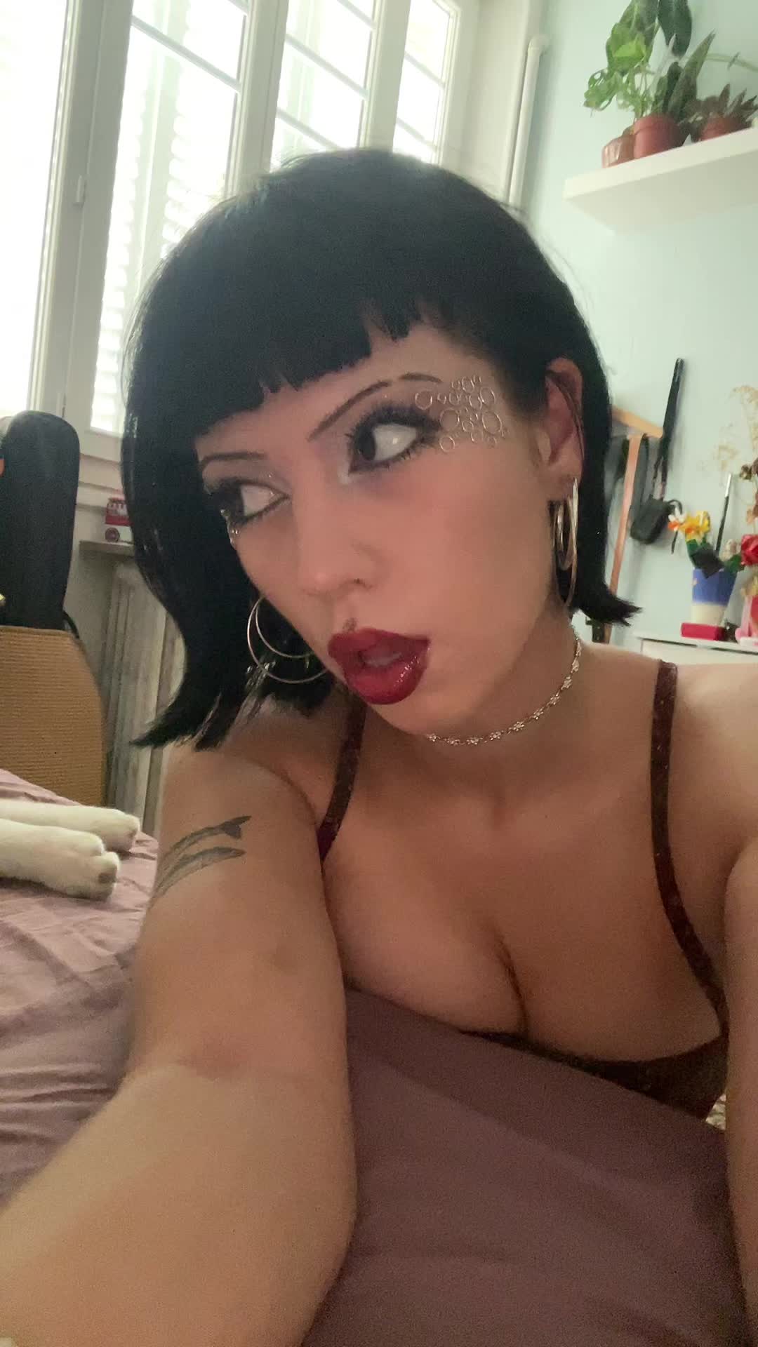 @Julia 🩴🫦
