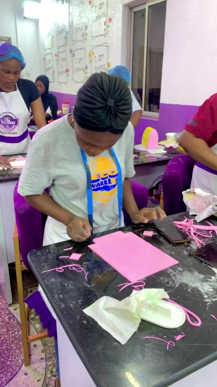 @BEST CAKE SCHOOL IN LAGOS!