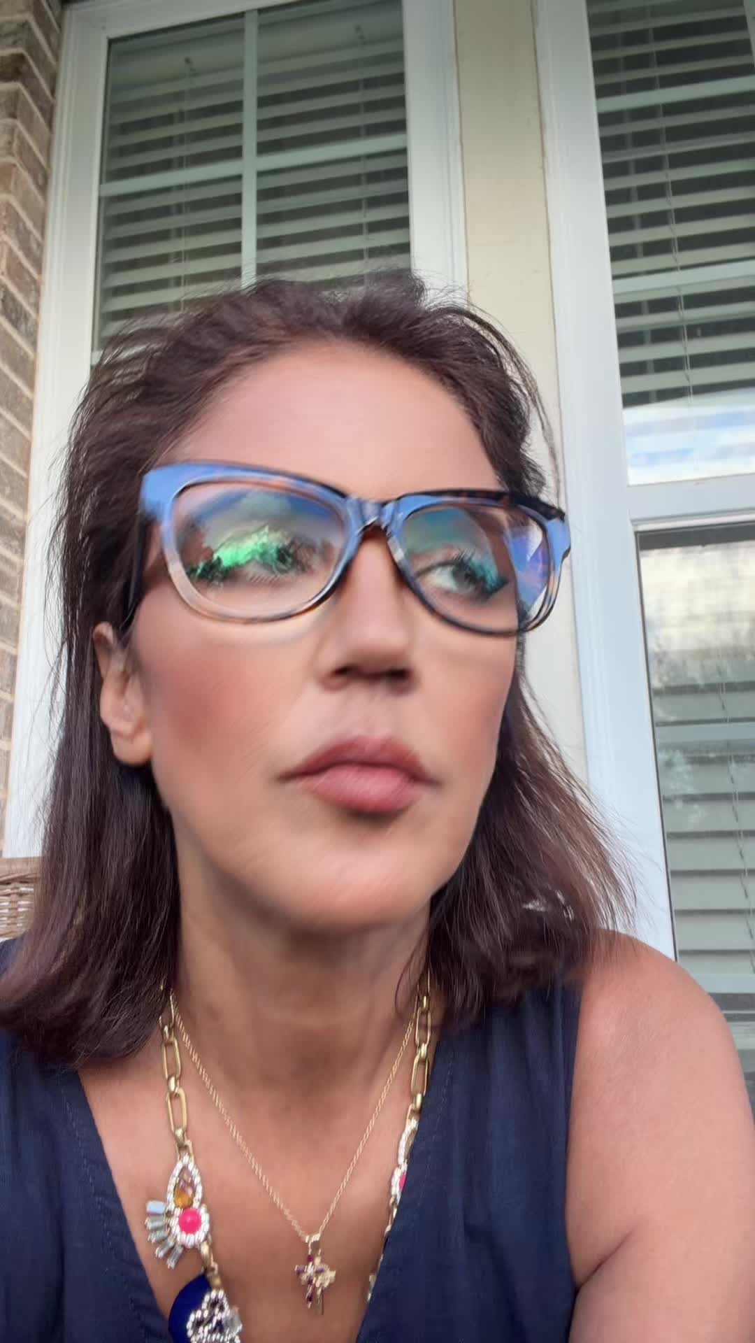 @Demi