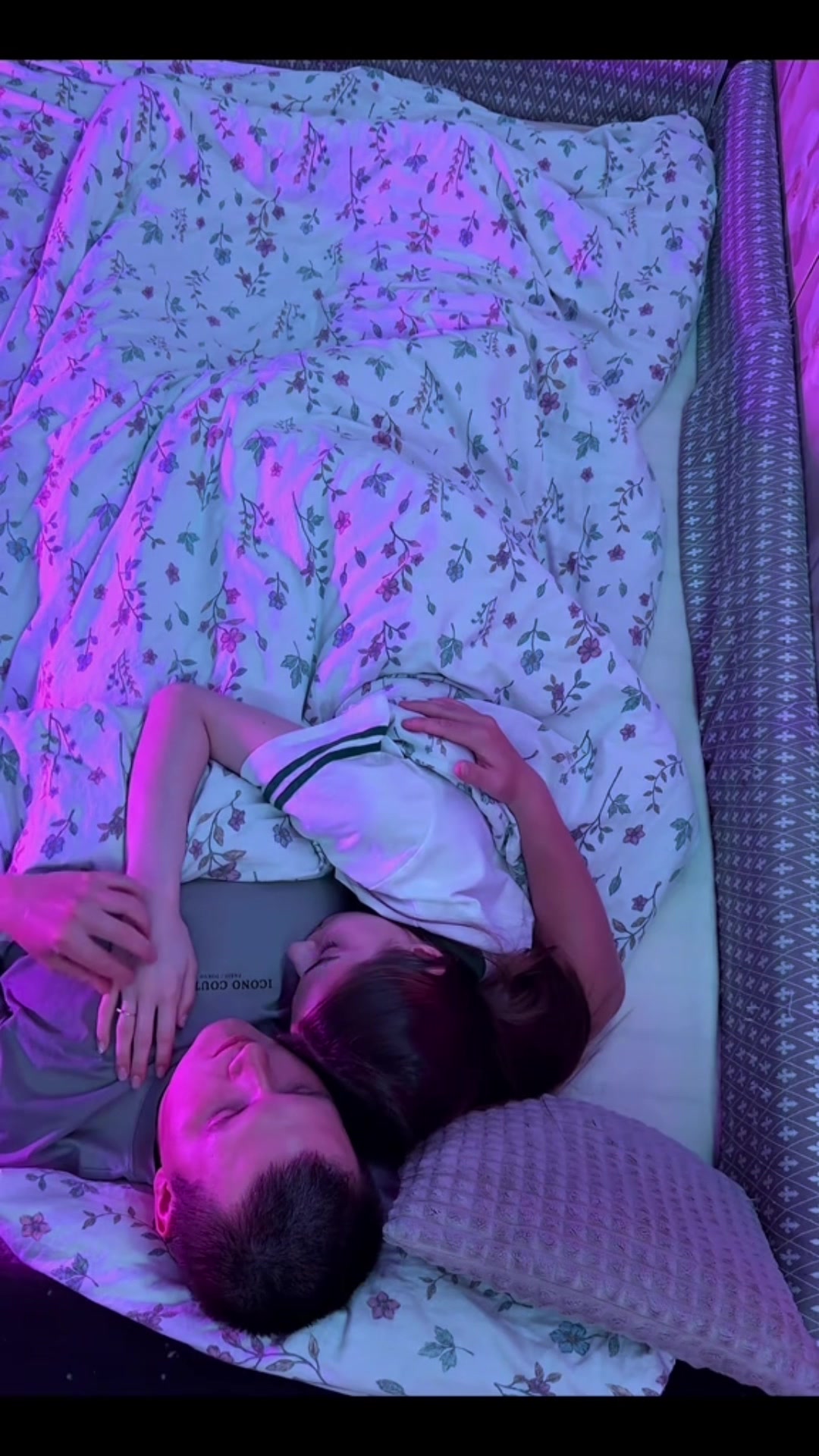 @Couple cute moment
