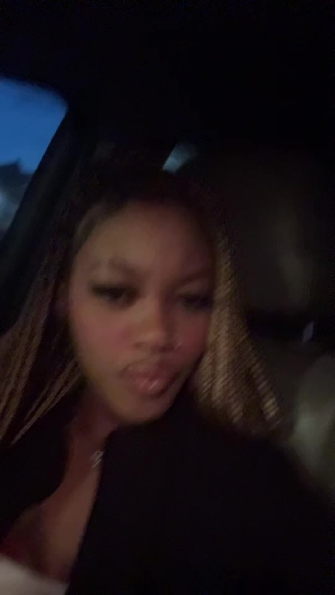 @zhonaé 😽