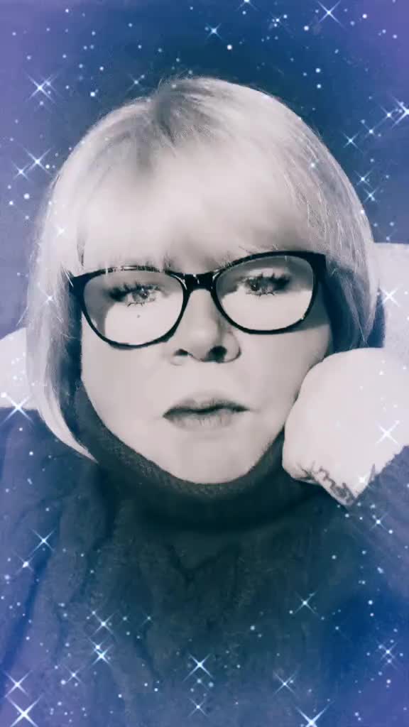 @Itsmedeedee