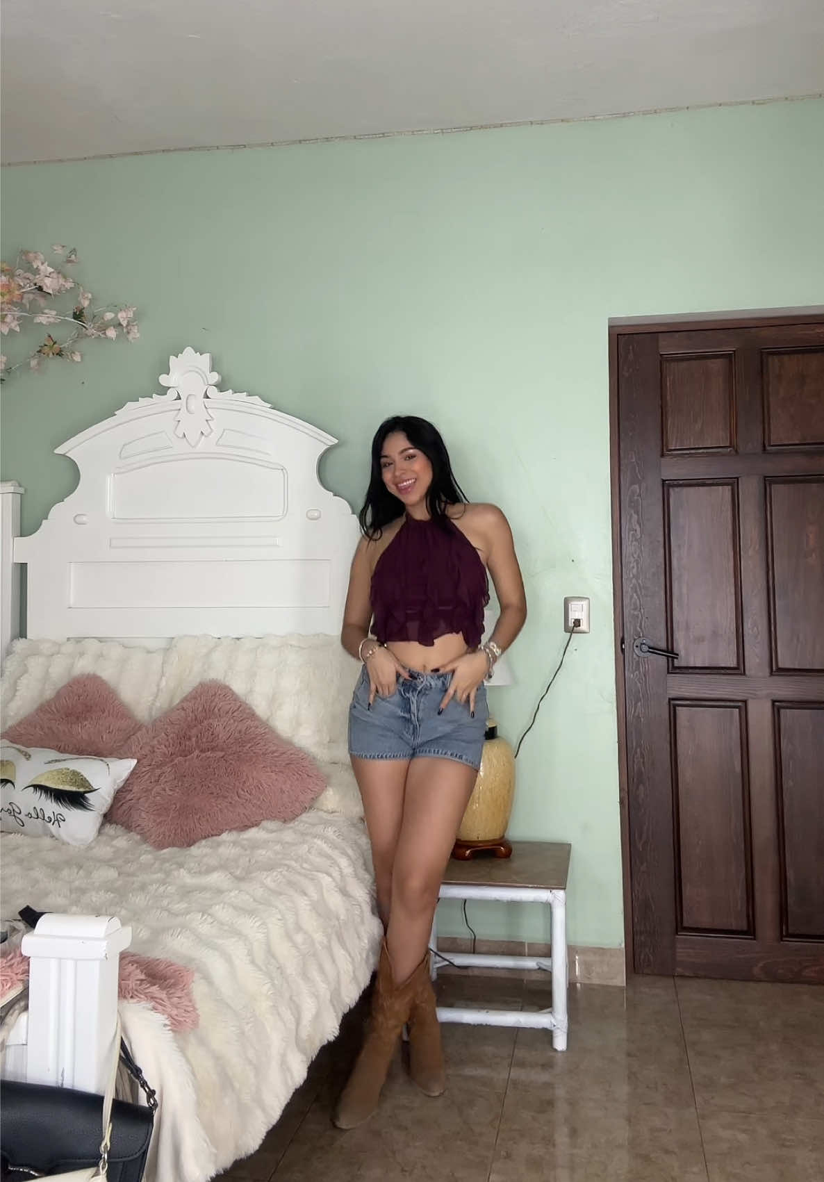 @crystalnevarez_
