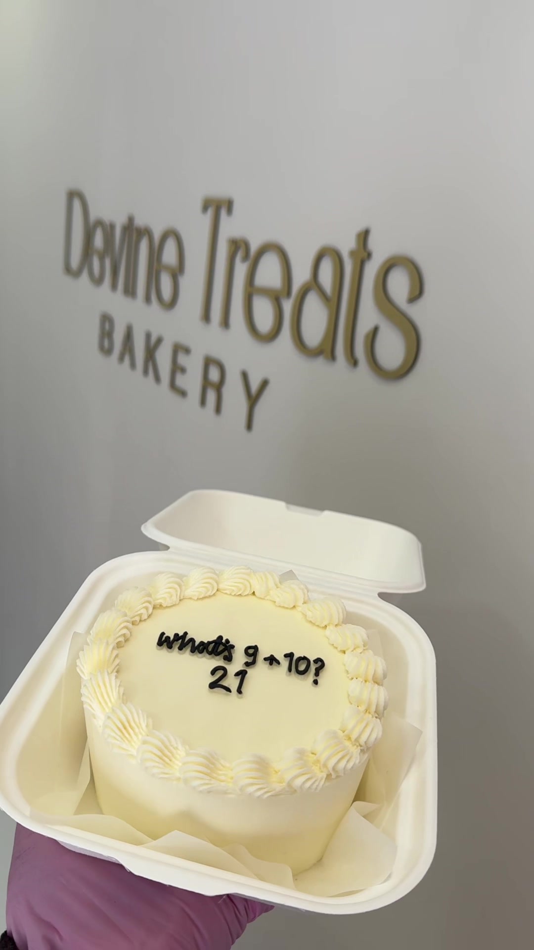 @devinetreatsbakery