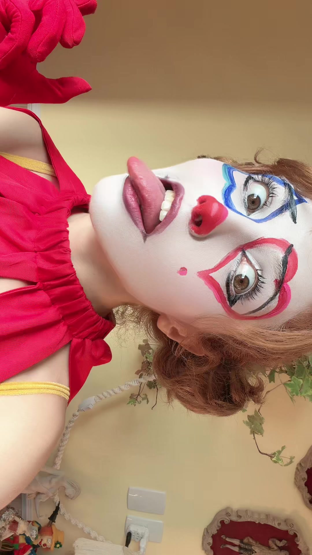 @Clown girl