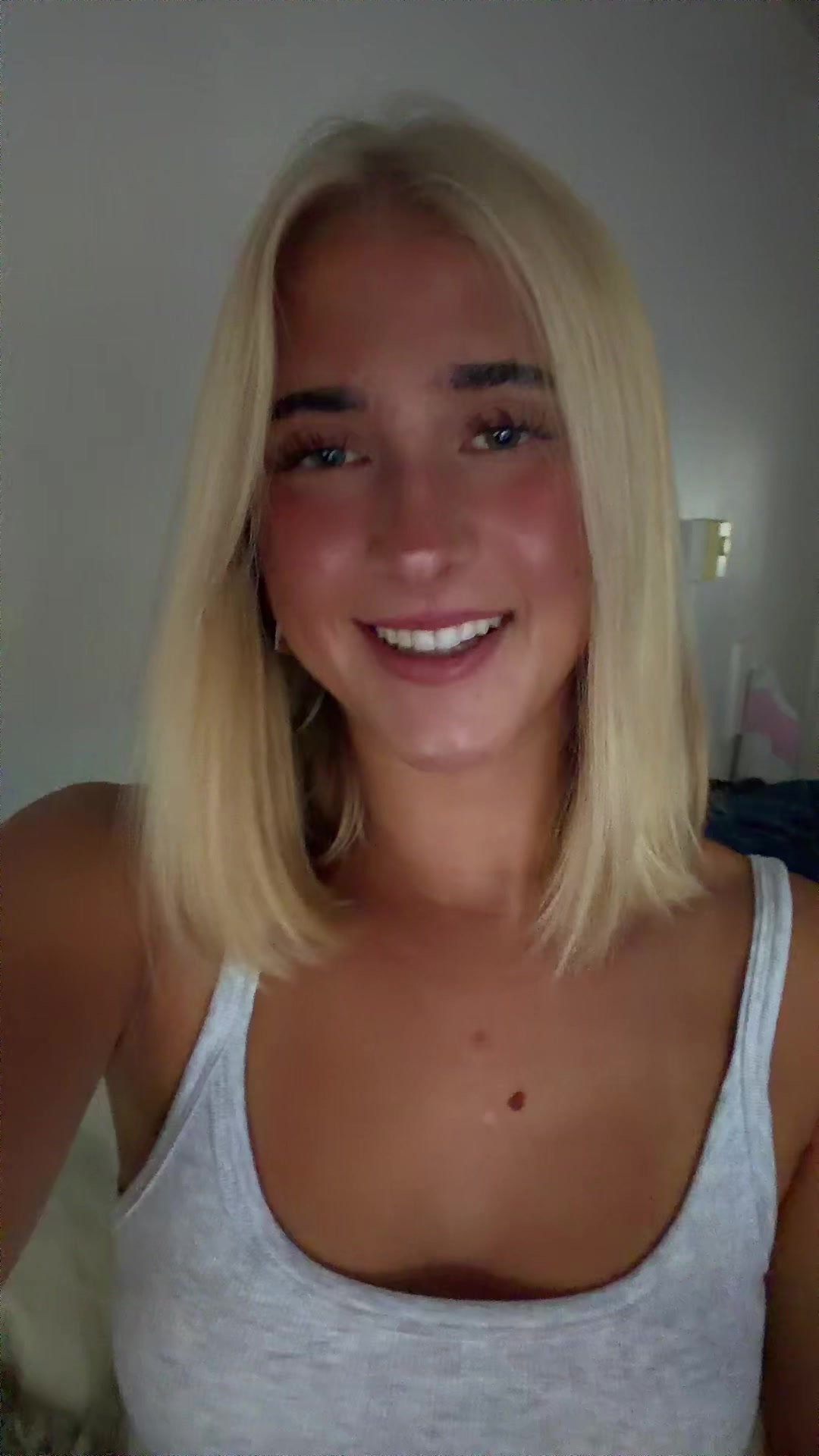 @theelliebarker